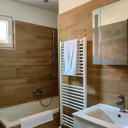 Harmonia Vendeghaz, Klima, Kerekparos Barat Szallashely Apartment